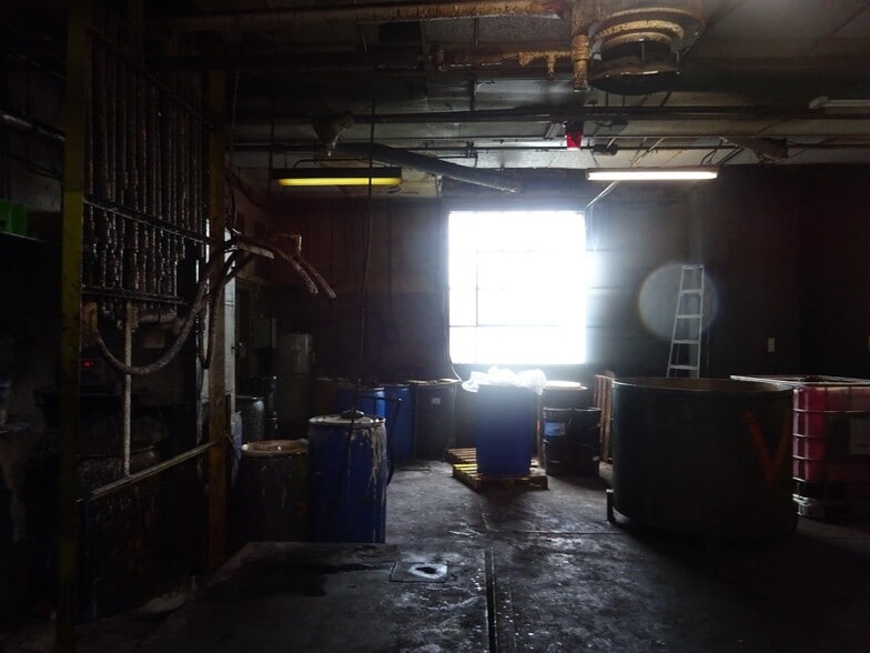 More Photos Of 3146 Marion St, Laureldale Manufacturing For Sale