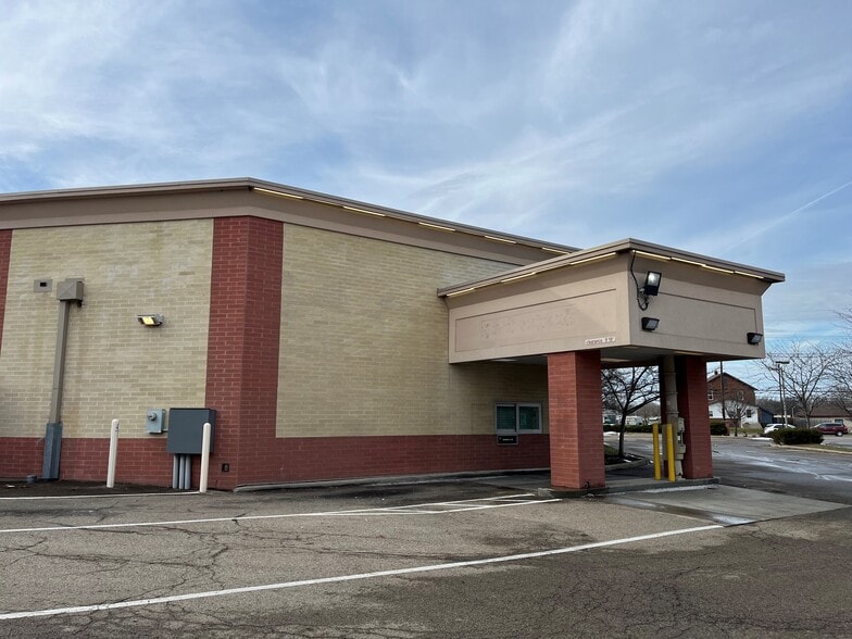 More Photos Of 3424 S High St, Columbus Drugstore For Lease