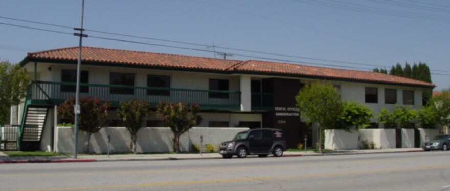 More Photos Of 23111 Ventura Blvd, Woodland Hills Medical For Lease