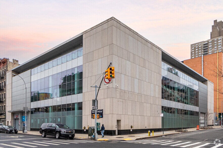 Primary Photo Of 706 11th Ave, New York Auto Dealership For Lease