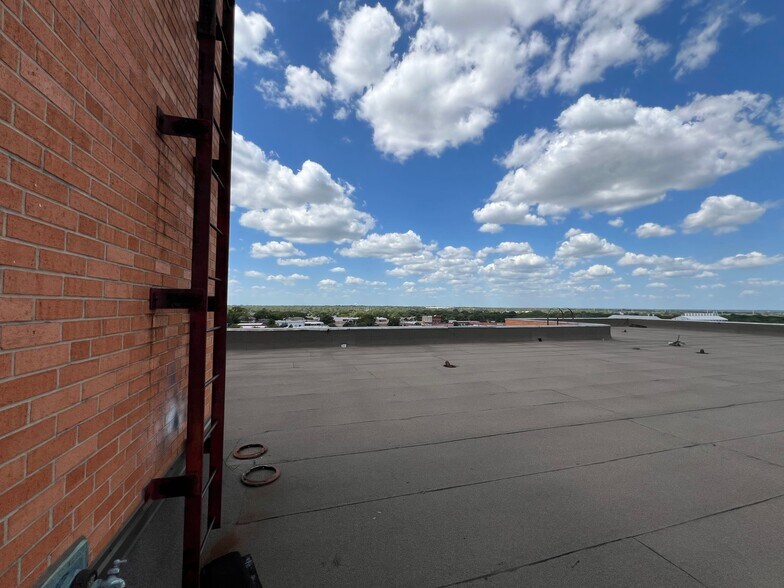 More Photos Of 100 N Main St, Corsicana Office Residential For Sale