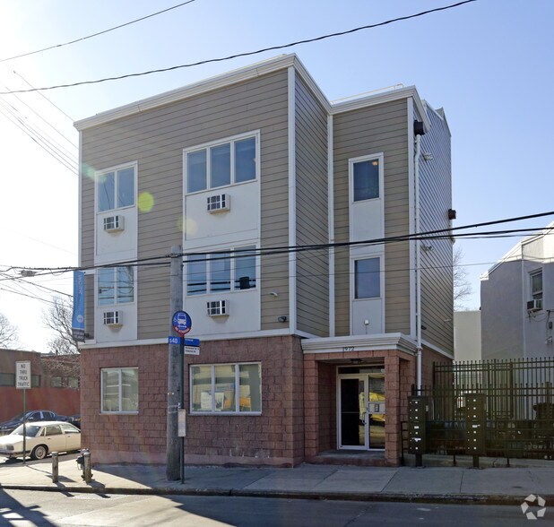 Primary Photo Of 1972 Richmond Ter, Staten Island Apartments For Sale