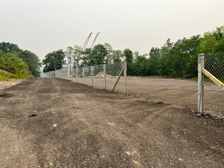 More Photos Of 2073 Albany Post, Montrose Land For Lease