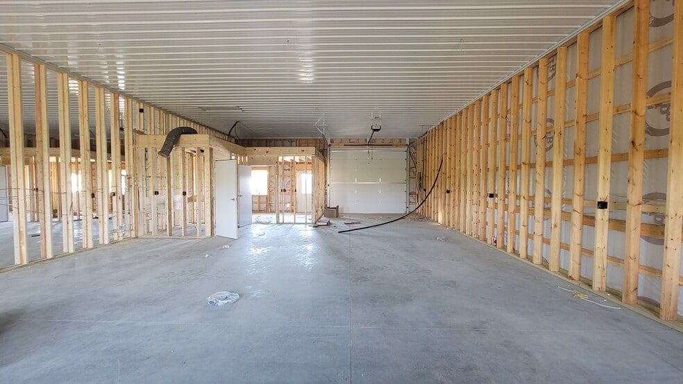 More Photos Of 1401 Amy Ln, Franklin Showroom For Sale