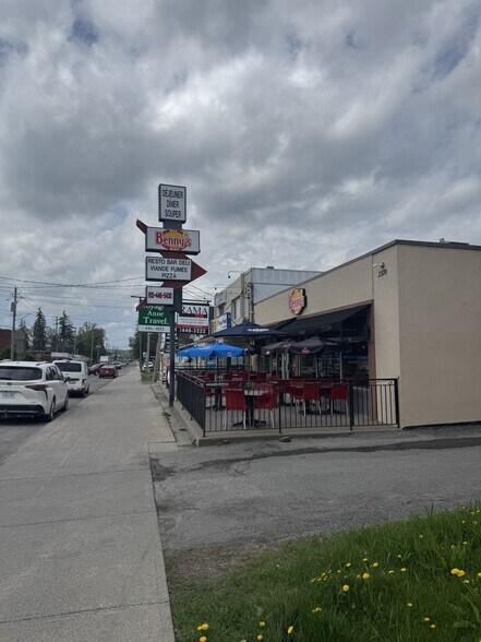 Primary Photo Of 2370 Laurier St, Clarence-Rockland Restaurant For Sale