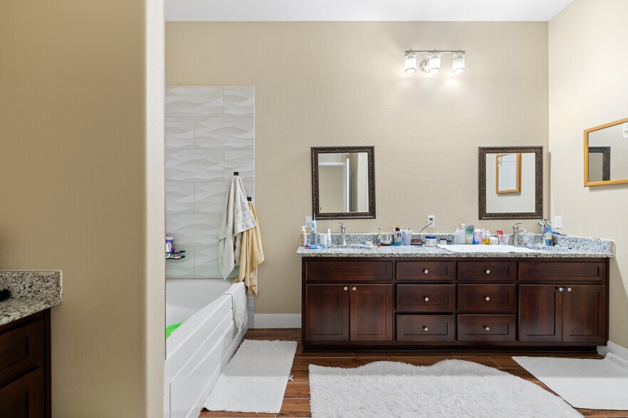 More Photos Of 1417 W State Highway 71, La Grange General Retail For Lease