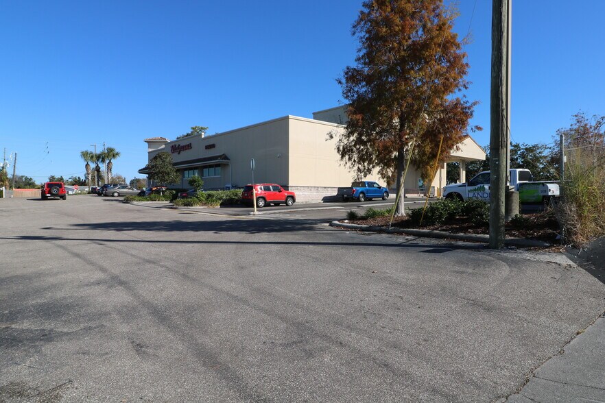 More Photos Of 2418 US Highway 19, Holiday General Retail For Lease
