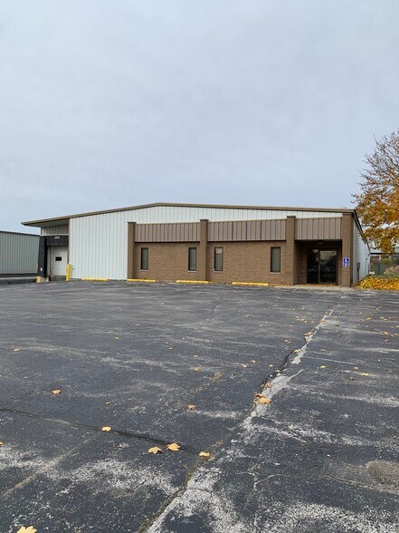 More Photos Of 3146 Market St, Green Bay Warehouse For Sale