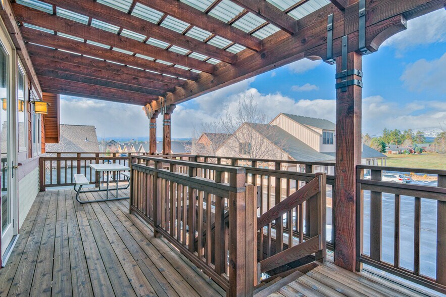 More Photos Of 257 S Pine St, Sisters Office For Sale