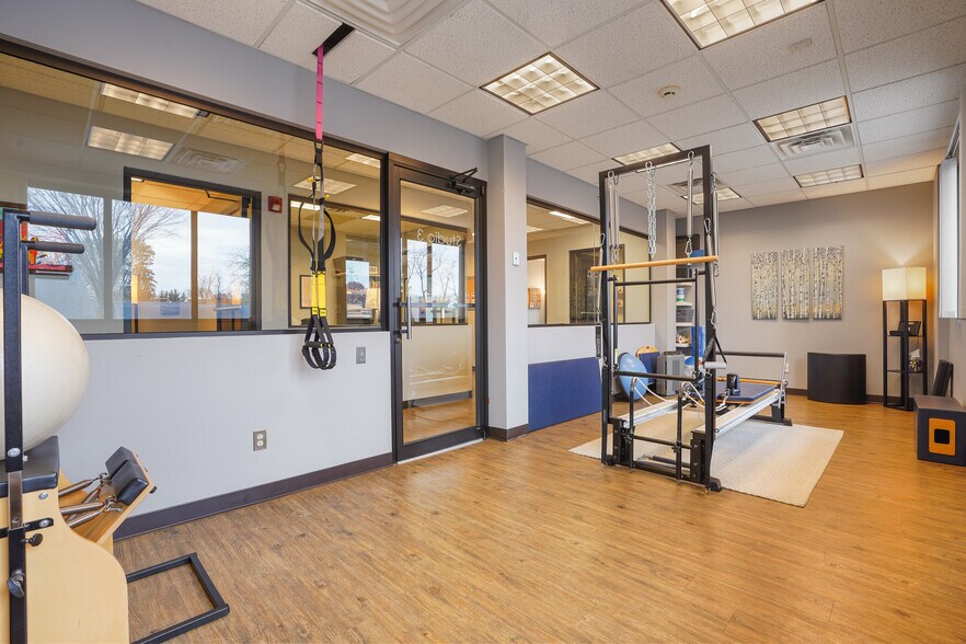 More Photos Of 10 E Willow St, Millburn Office For Lease