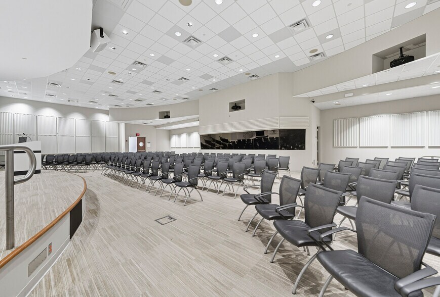 More Photos Of 1950 Innovation Way, Libertyville Unknown For Lease