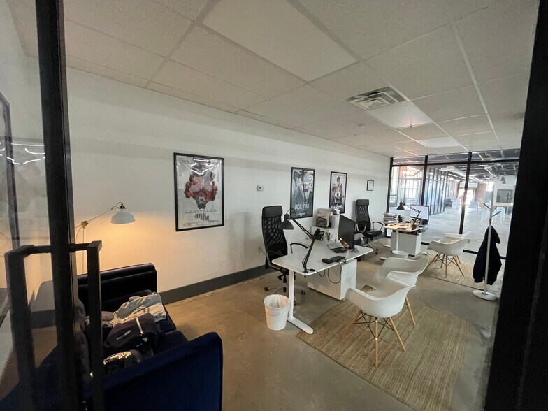 More Photos Of 218 Newell St, Brooklyn Manufacturing For Lease