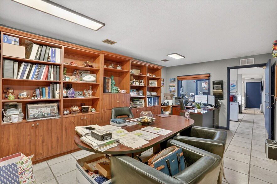 More Photos Of 9180 NW 119th St, Hialeah Warehouse For Sale