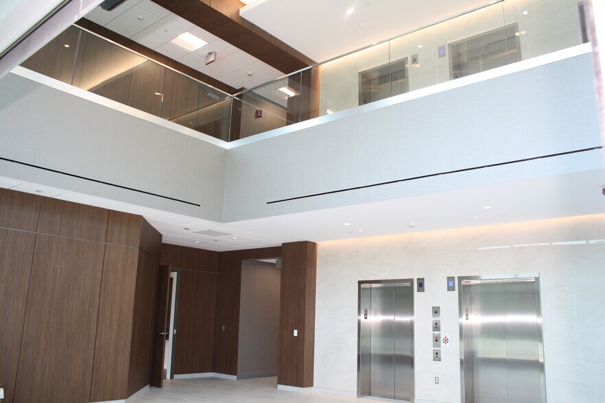 More Photos Of 1405 E South Blvd, Rochester Hills Medical For Lease