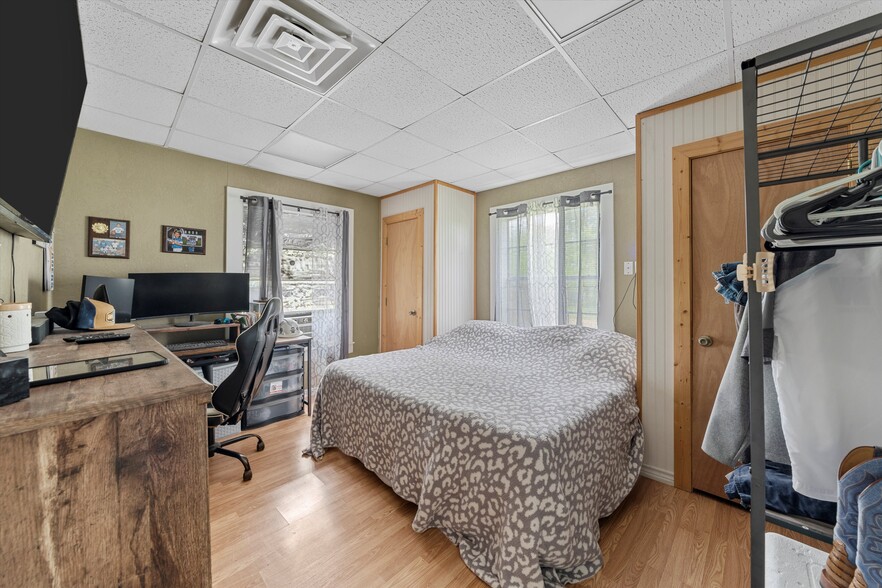 More Photos Of 1020 E Jefferson Ave, Whitney Light Distribution For Sale
