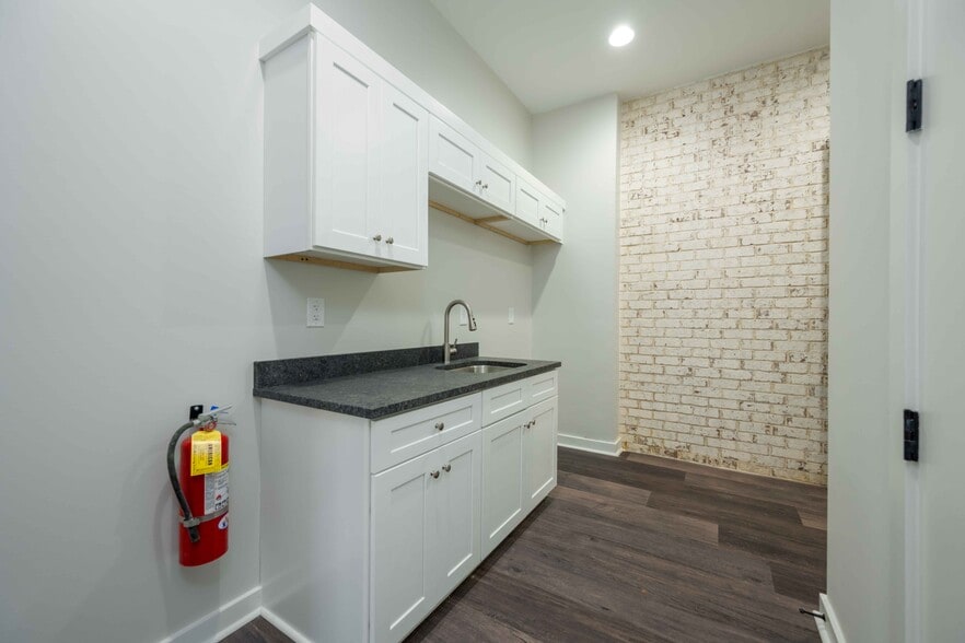 More Photos Of 1740 Grassland Pky, Alpharetta Unknown For Lease