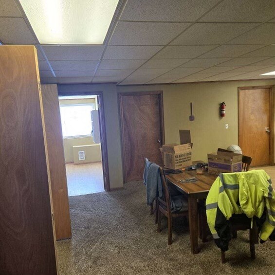 More Photos Of 836 38th Ave E, Dickinson Flex For Sale