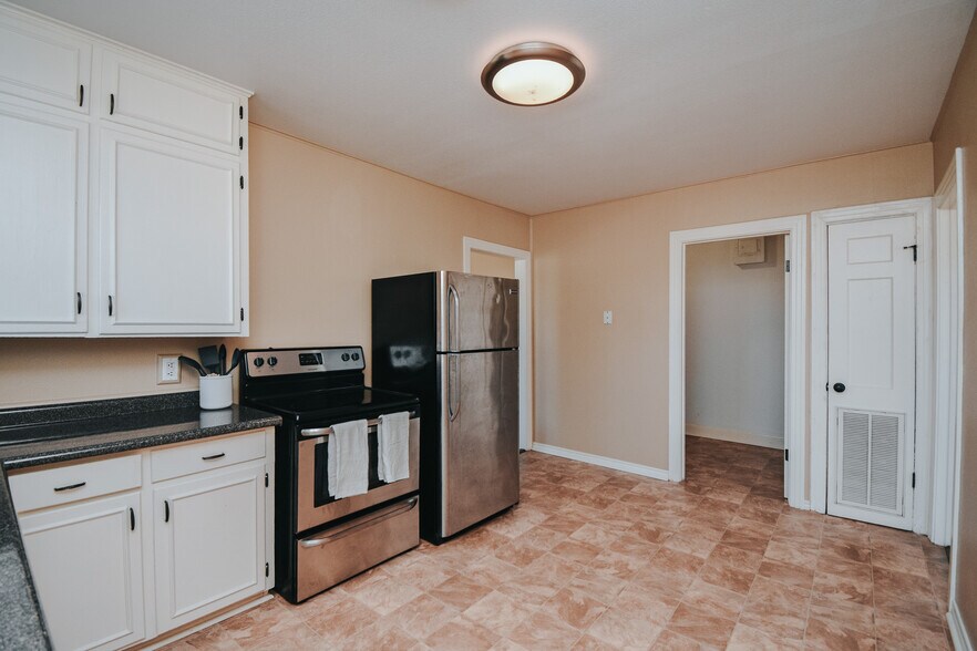 More Photos Of 1503 E Virginia Ave, Victoria Apartments For Sale