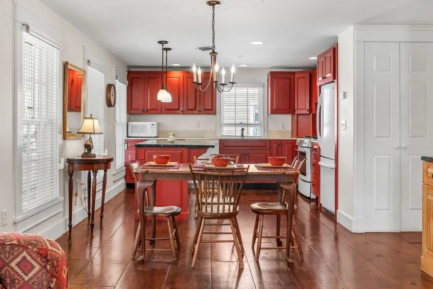 More Photos Of 31 Huntington Pl, Rochester Apartments For Sale