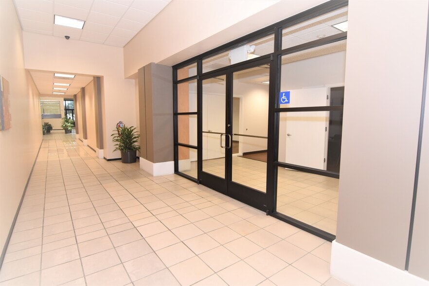 More Photos Of 8701 Bedford Euless Rd, Hurst Office For Sale