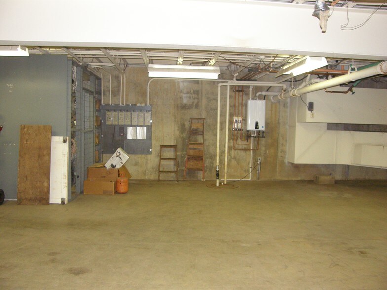 More Photos Of 2112 Industrial Dr, Niles Manufacturing For Sale