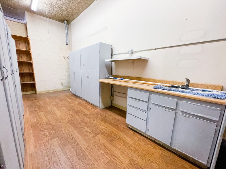 More Photos Of 100 N Ashwood Ave, Ventura General Retail For Sale