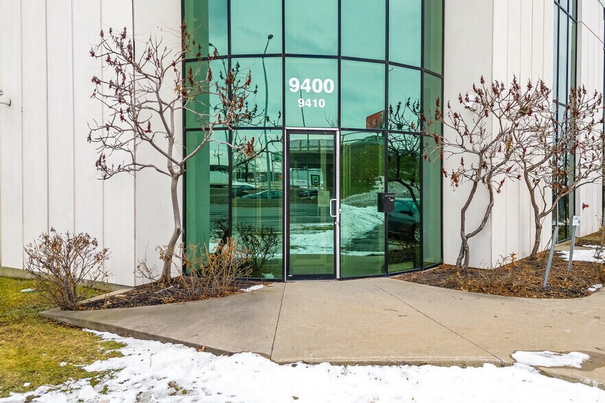 More Photos Of 9490-9490 Boul Henri-Bourassa W, Saint-Laurent Flex For Sale