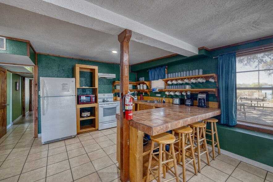 More Photos Of 49 Encino Dr, Concan Convenience Store For Sale
