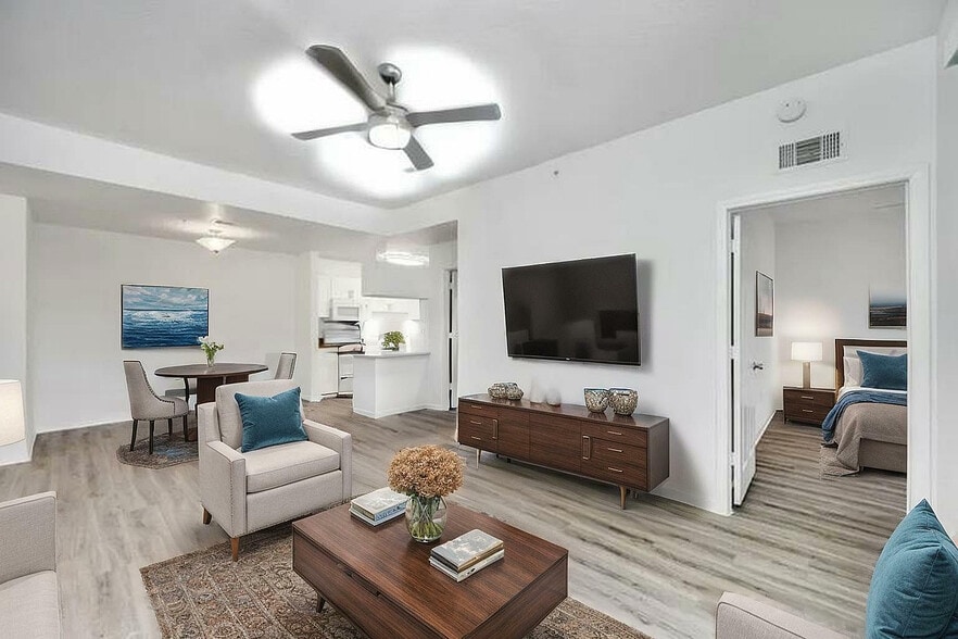 More Photos Of 13009 Kain Palms Ct, Tampa Dormitory For Sale