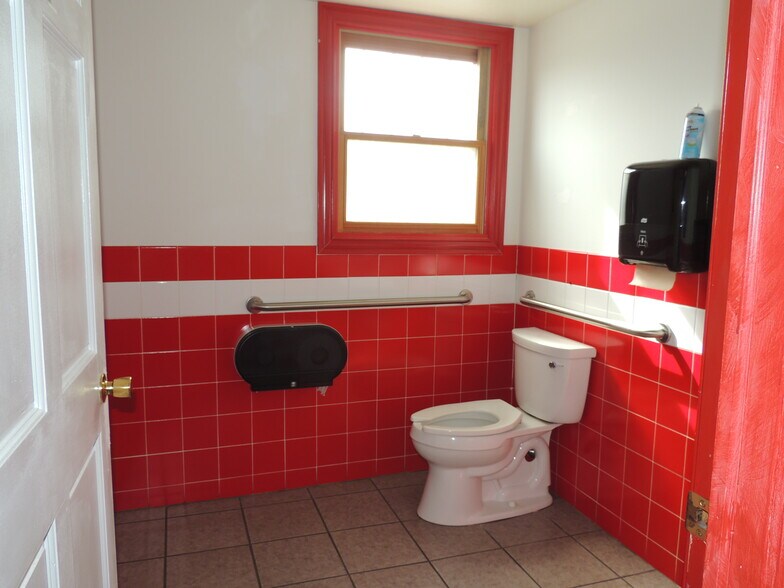 More Photos Of 726 Valley Rd, Menasha Bar For Sale