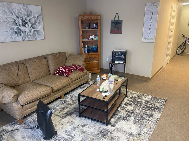 More Photos Of 1305 10th Ave, Calera Unknown For Lease