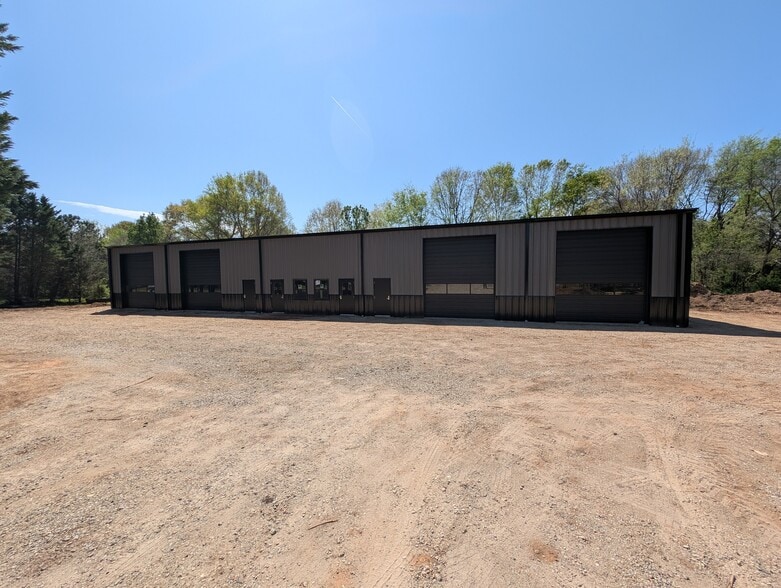 More Photos Of 504 S Eastway Dr, Troutman Warehouse For Lease