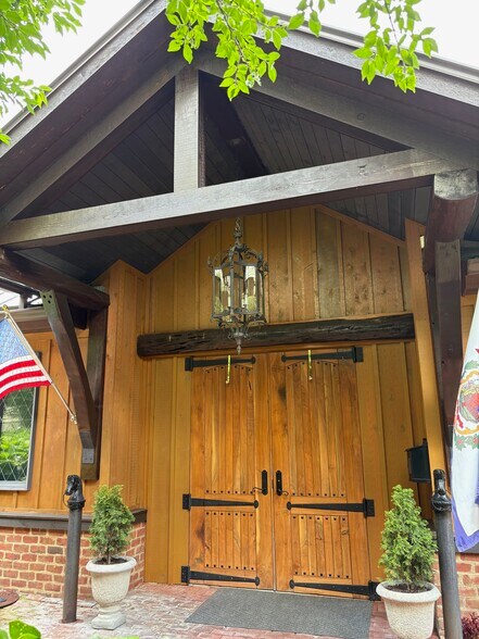 More Photos Of 1134 Washington St E, Lewisburg Restaurant For Sale