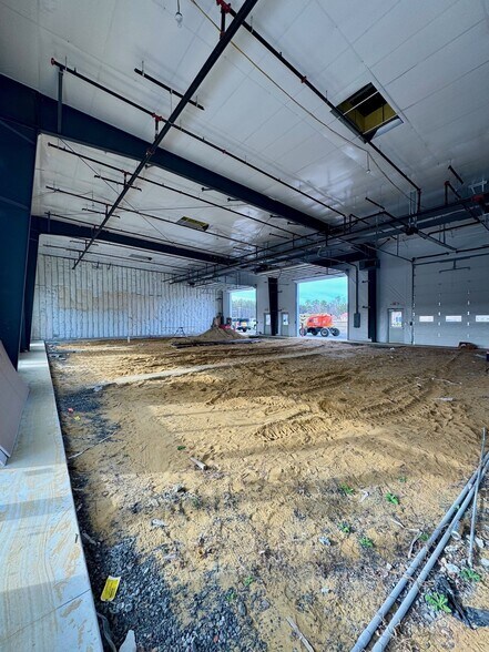 More Photos Of 31013 Besche Ave, Georgetown Showroom For Lease