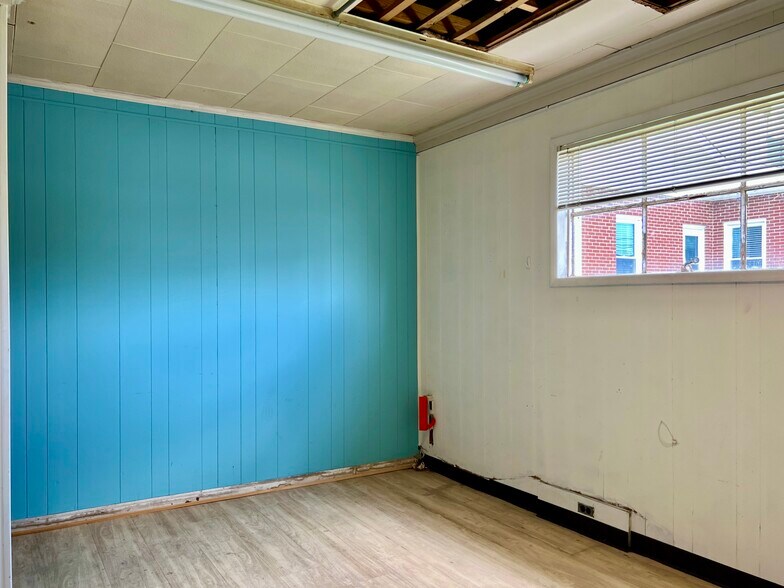 More Photos Of 103 N High St, Franklin Office Residential For Sale