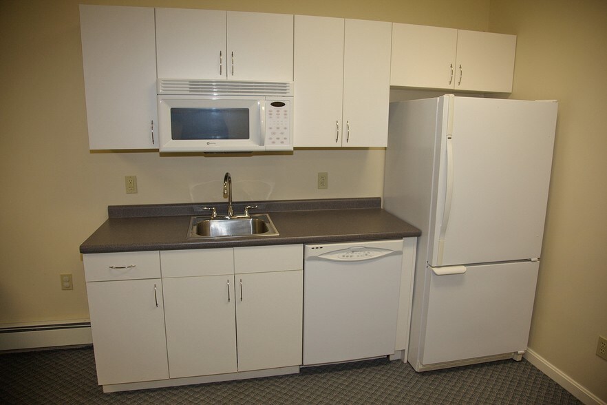 More Photos Of 1236 Portland Rd, Arundel Medical For Sale