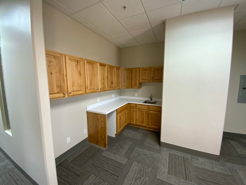 More Photos Of 2940 W Maple Loop, Lehi Office For Lease
