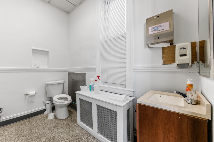 More Photos Of 21 W 25th St, Baltimore Office For Sale