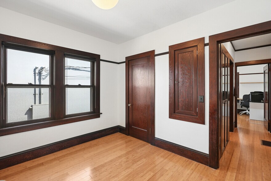More Photos Of 2105 SE Ochoco St, Portland Office For Sale
