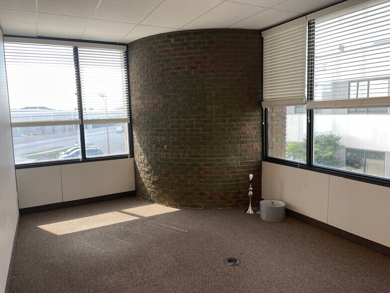 More Photos Of 9241 Lyndon B Johnson Fwy, Dallas Coworking Space