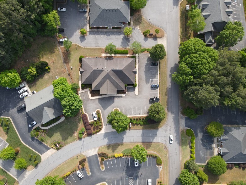 More Photos Of 385 Hawthorne Ln, Athens Medical For Lease