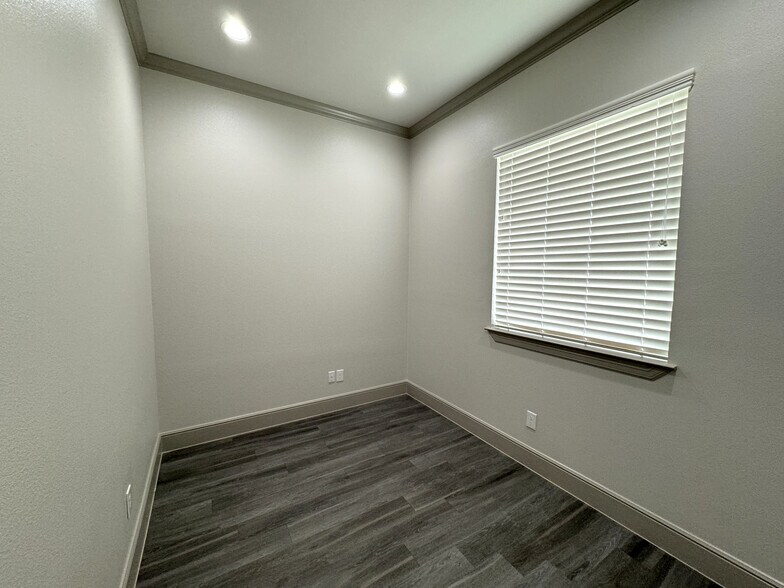 More Photos Of 17138 N Eldridge Pky, Tomball Medical For Sale