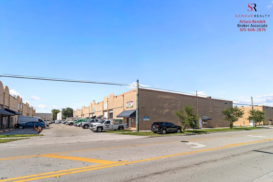 More Photos Of 1723-1745 W 37th St, Hialeah Showroom For Sale