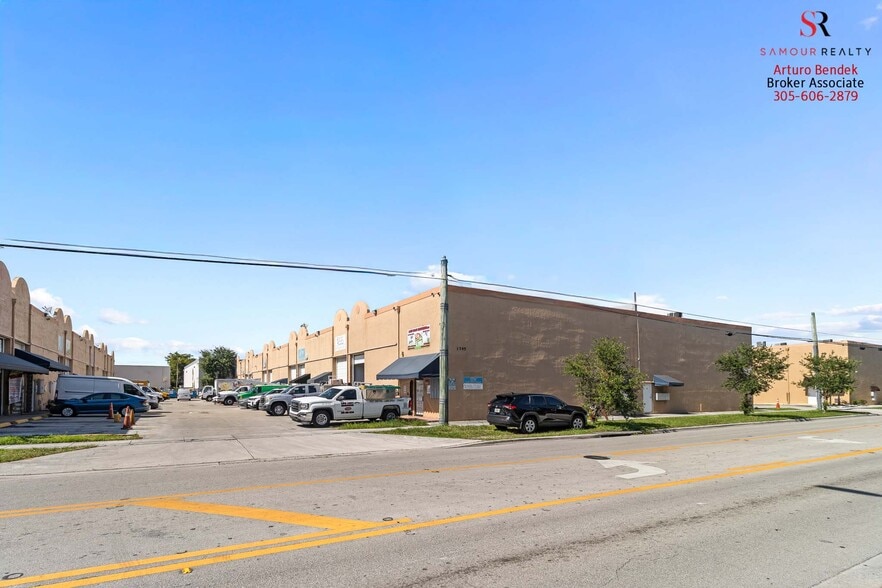 More Photos Of 1723-1745 W 37th St, Hialeah Showroom For Sale