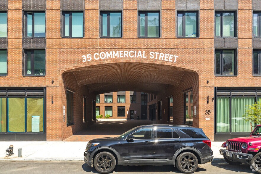 More Photos Of 35 Commercial St, Brooklyn Apartments For Lease