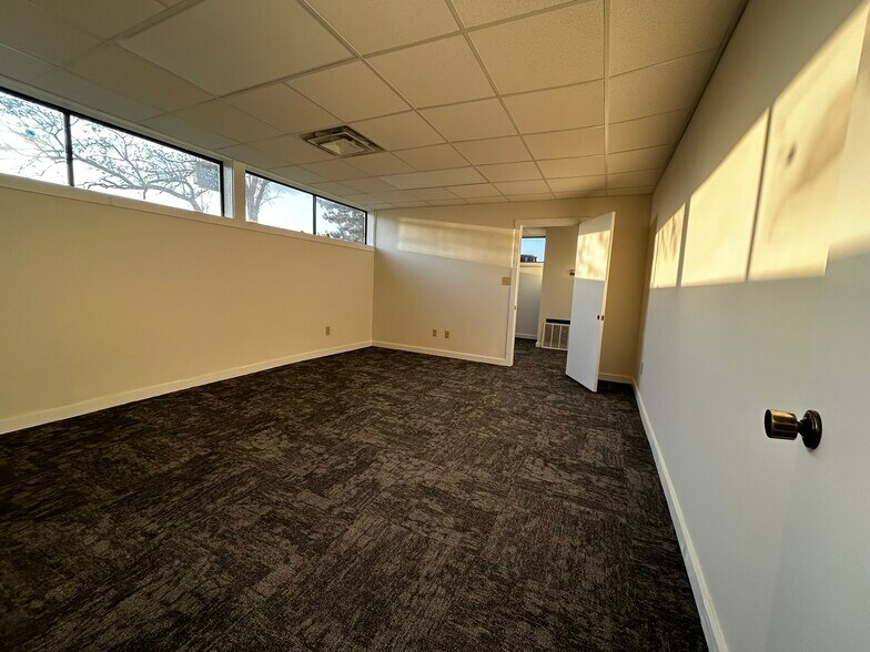 More Photos Of 6820 Roosevelt Ave, Middletown Medical For Lease