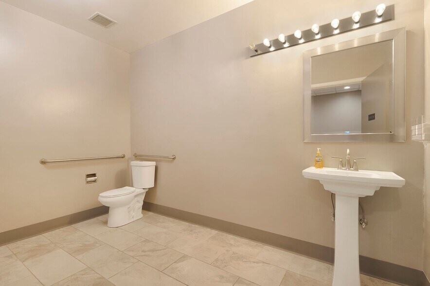 More Photos Of 500 W East Ave, Chico Office For Sale