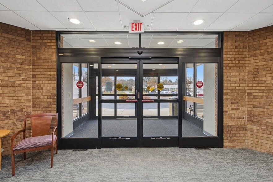 More Photos Of 1111 Delafield St, Waukesha Medical For Lease