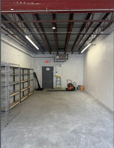 More Photos Of 9 Maynard St, Attleboro Warehouse For Lease