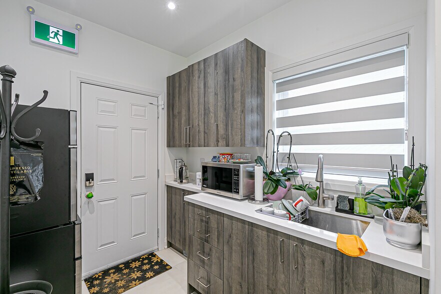 More Photos Of 72 Prospect St, Newmarket Office For Sale